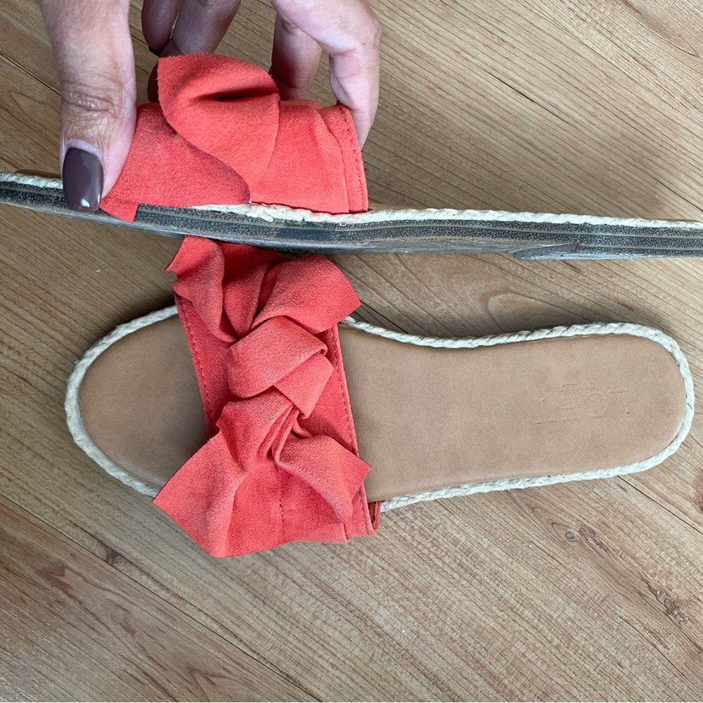 Loft flat sandals size 7 orange and beige